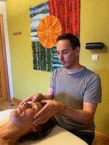 Chinese massage van het hoofd, nek en schouders