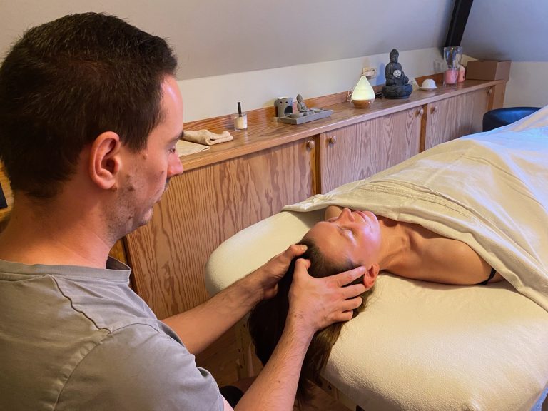 Chinese hoofd-/nek-/schoudermassage bij Clos Fleuri Massagetherapie Zaventem